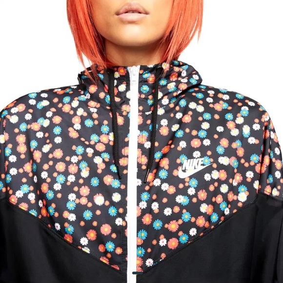 Nike Heritage Woven Floral lightweight Jacket. Size small. Like new condition - Picture 2 of 8